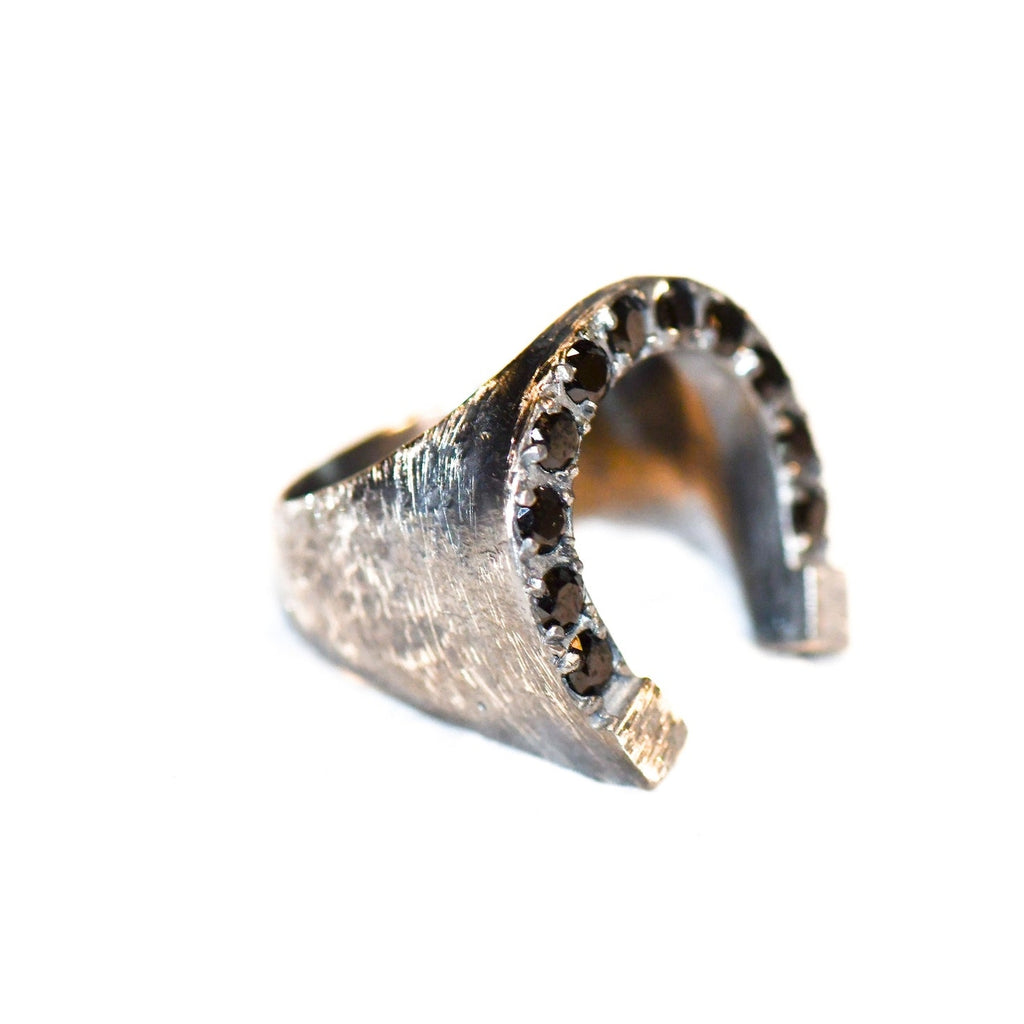 HORSESHOE RING ZIRCONIA NEGRA