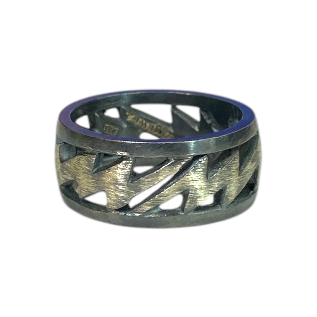 ROUND LIGHTNING BOLT RING