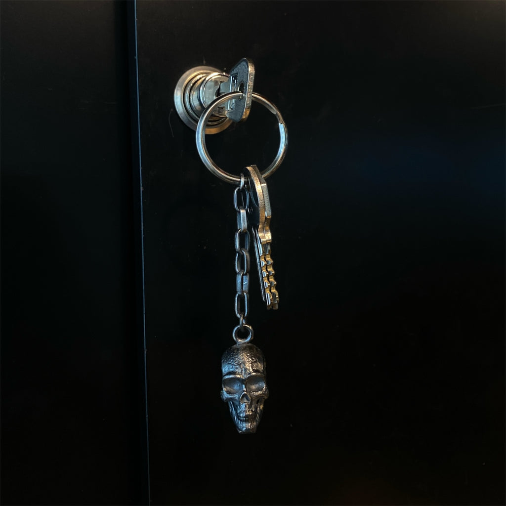 SKULL CARVED HEART KEY CHAIN SMALL SP