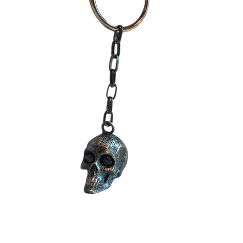 SKULL CARVED HEART KEY CHAIN BIG ZIRCONIA NEGRA