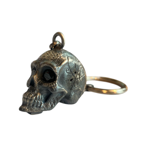SKULL CARVED HEART KEY CHAIN BIG ZIRCONIA NEGRA