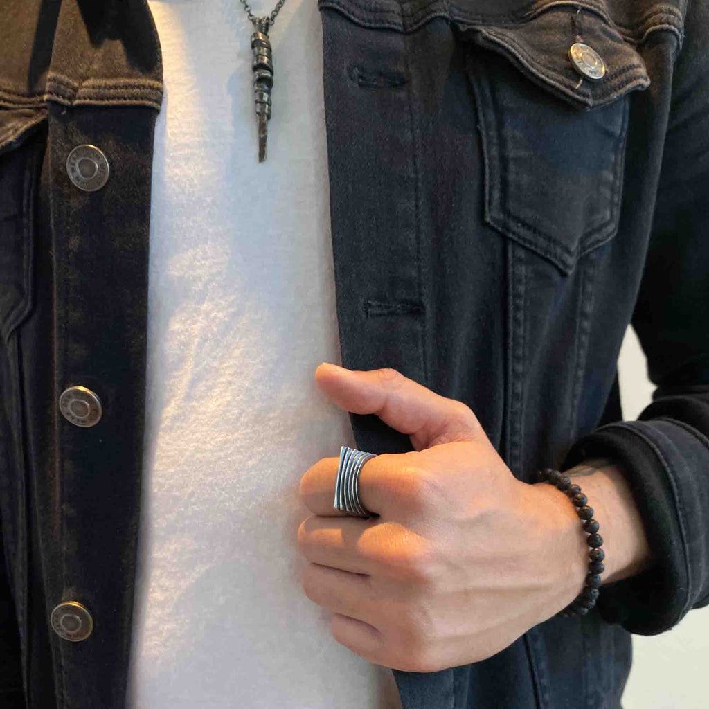 STRIPED TRAINGLE RING