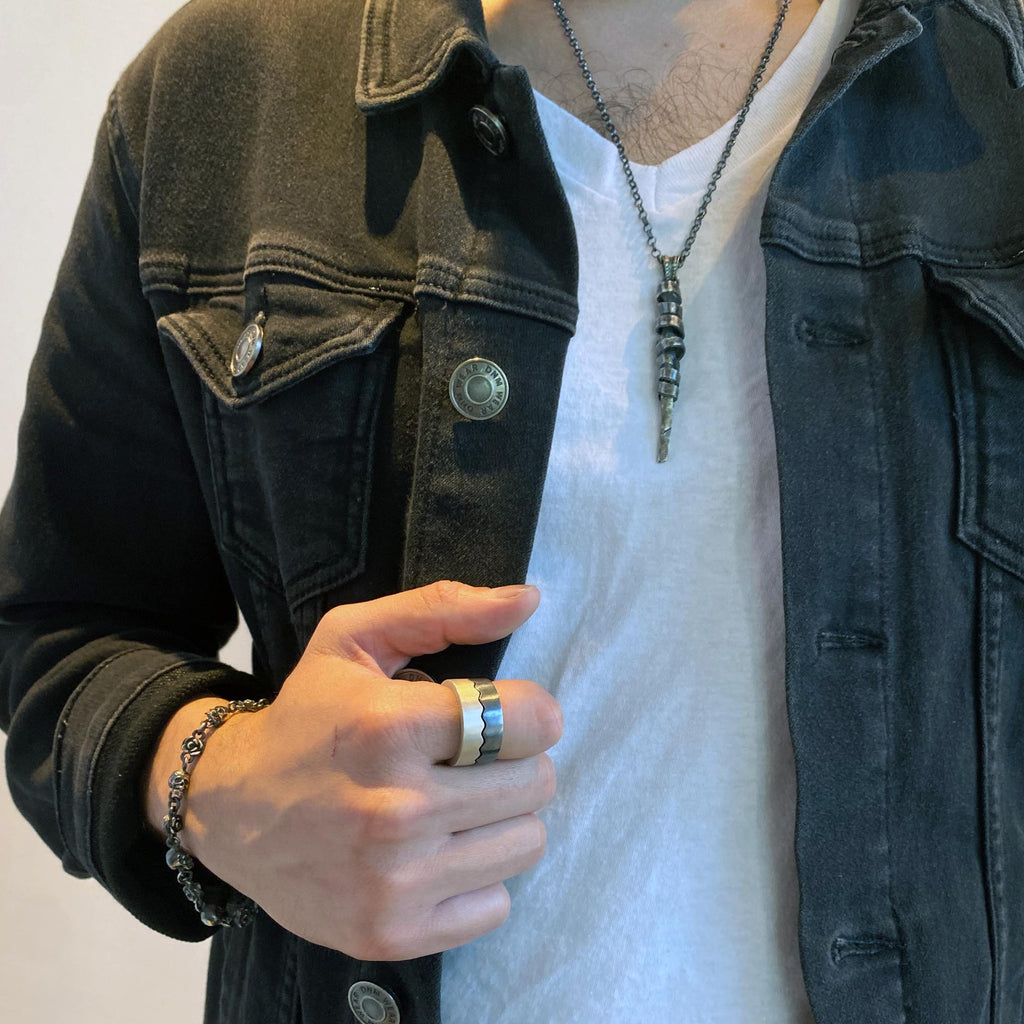 SPLIT EVEN POLISHED N DARK RING