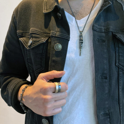 SPLIT EVEN POLISHED N DARK RING