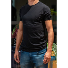 Cargar imagen en el visor de la galería, ICON T-SHIRT CUELLO REDONDO NEGRA UNISEX
