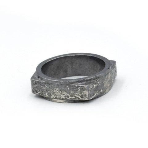 CARVED SQUARE RING